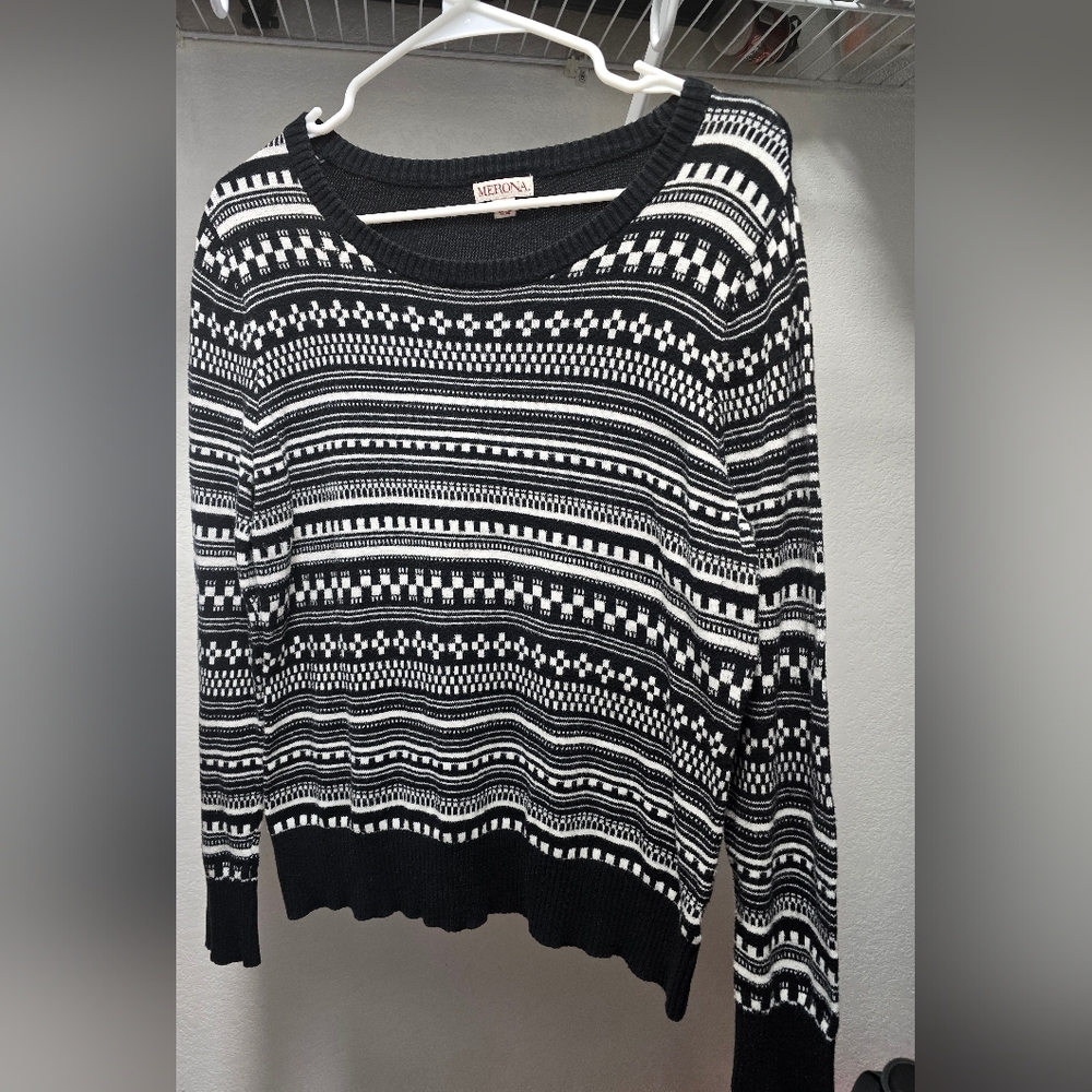 2 Cardigans (L,XL), 3 Sweaters (L, XL)